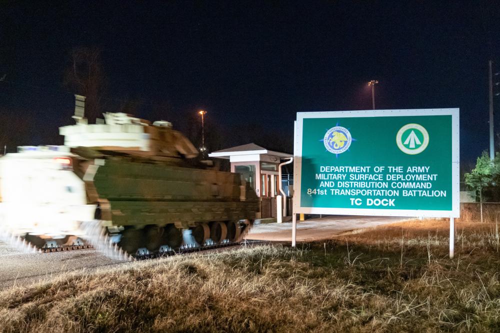 Bradley едут в Украину (Фото: DVIDS) Более 60 боевых машин. В Украину едет первая группа БМП Bradley – фото