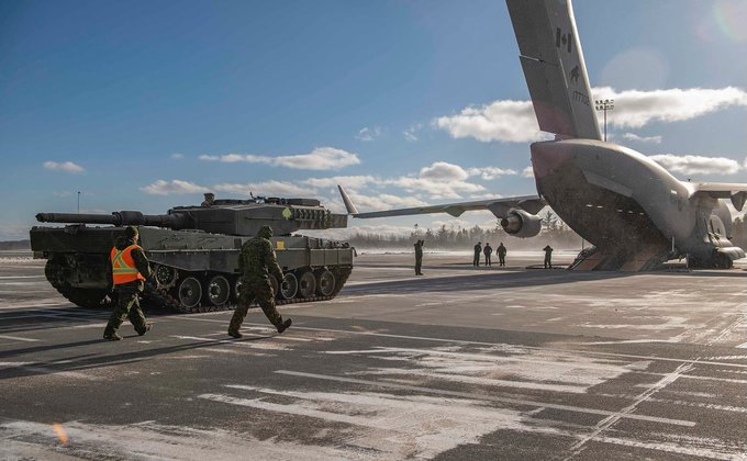 З Канади вилетів літак із першим бойовим танком Leopard 2 для України: фото