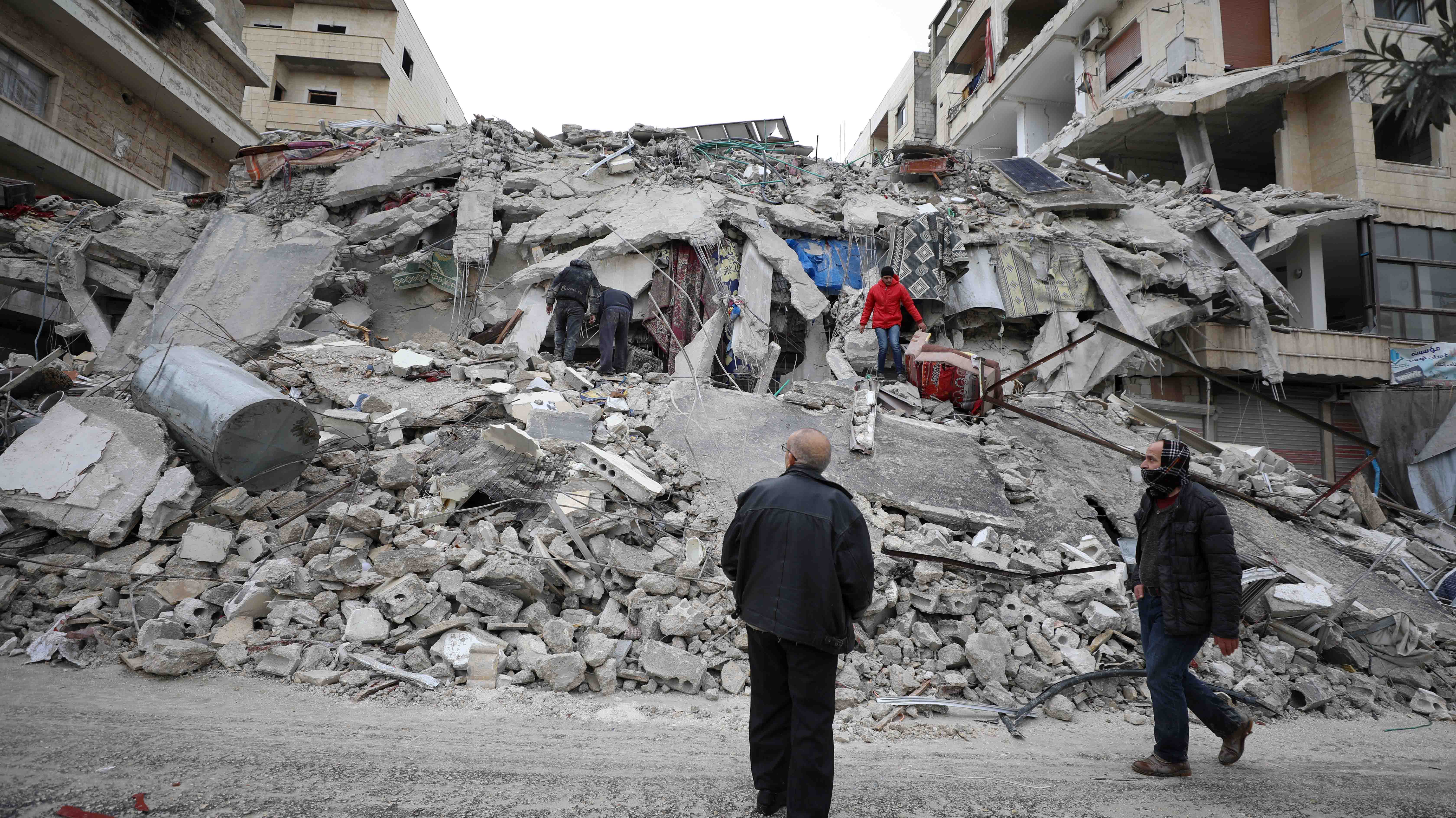 Самое сильное землетрясение в Турции с 1939 года и тысячи жертв: хроника событий в фото - Фото