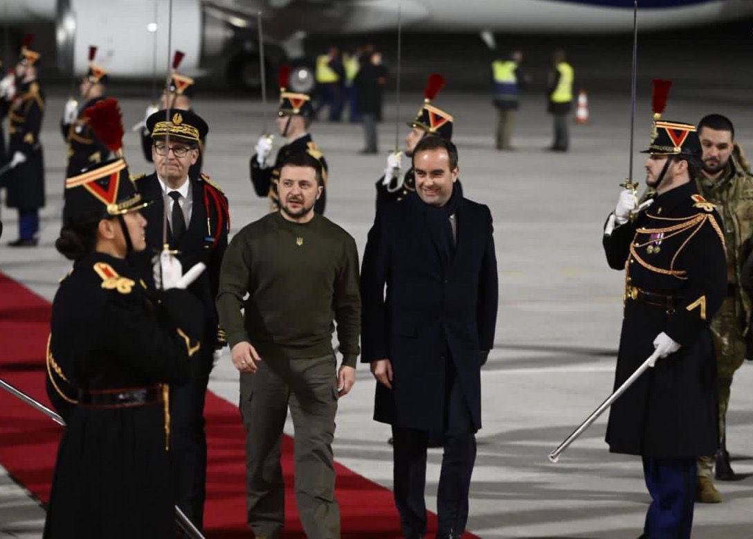 Фото – Sébastien Lecornu, Twitter Зеленський прилетів до Франції. Вже зустрівся з Макроном та Шольцом – відео
