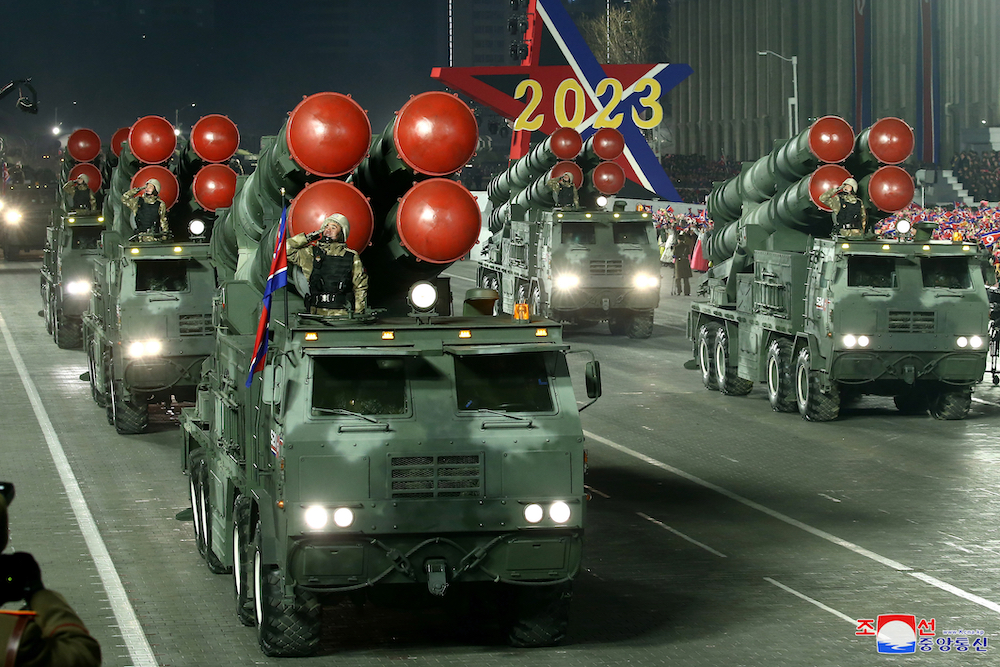 КНДР показала наибольшее в истории количество ракет на ночном параде – видео, фото