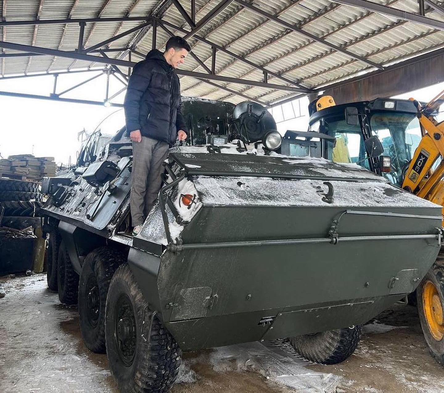 Фото: Пласт Львов Львовские пластуны купили БТР для теробороны на польском сайте товаров и услуг – фото