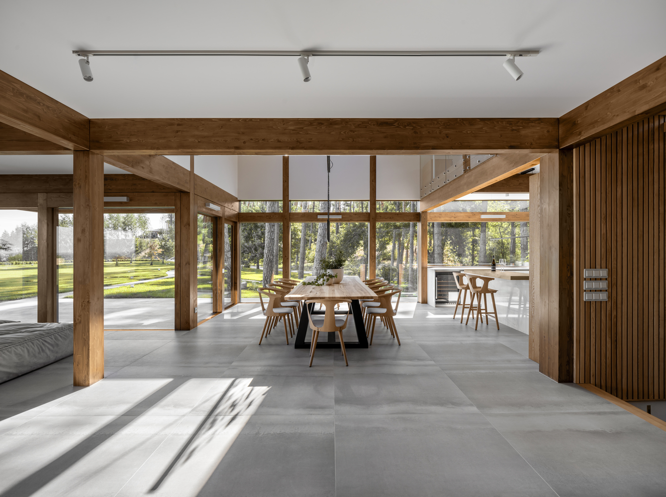 WOOD AND GLASS VILLA. Фото: Andrew Bezuglov WOOD AND GLASS VILLA