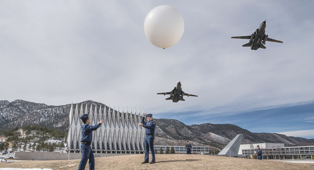 Ні, це не НЛО. Росія та Китай запускають аеростати: що це і чому не працює - Фото