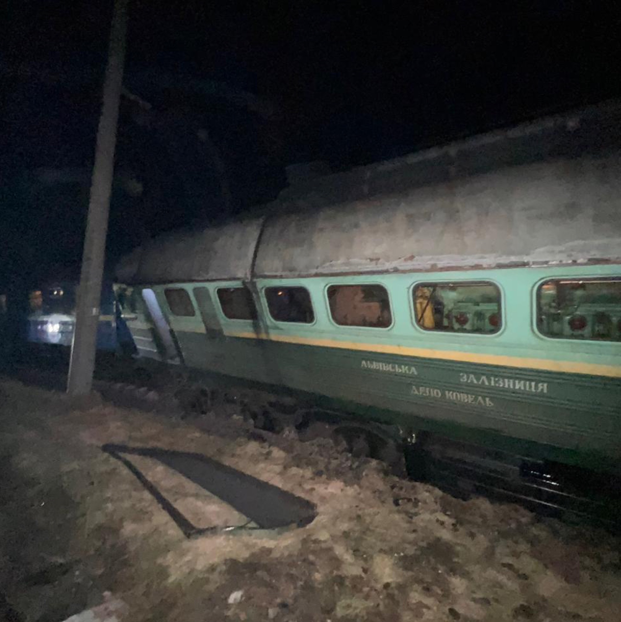 Сошел с рельсов поезд Киев – Варшава, люди не пострадали – фото
