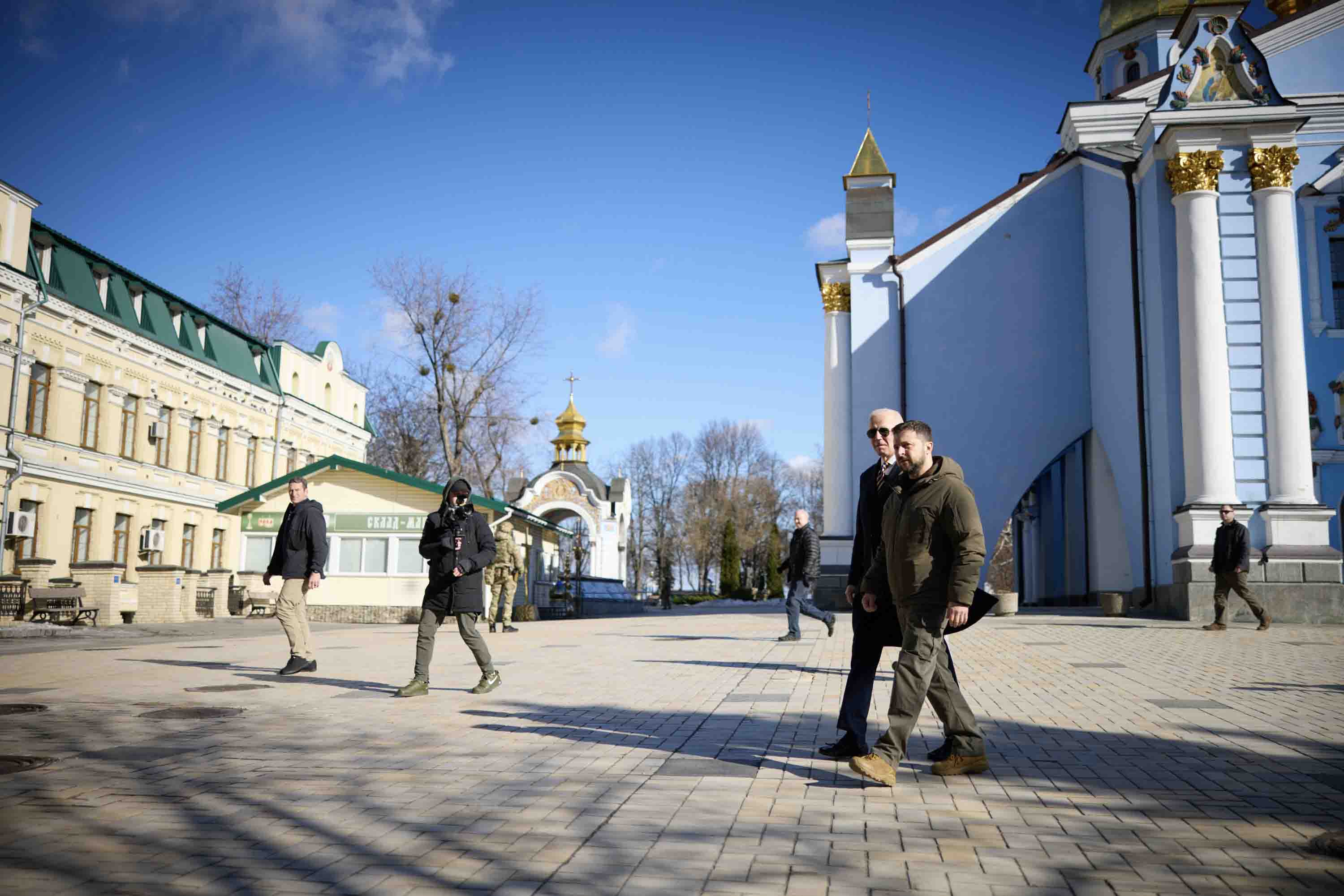 Джо Байден у Києві: перекриті вулиці і повітряна тривога — фоторепортаж