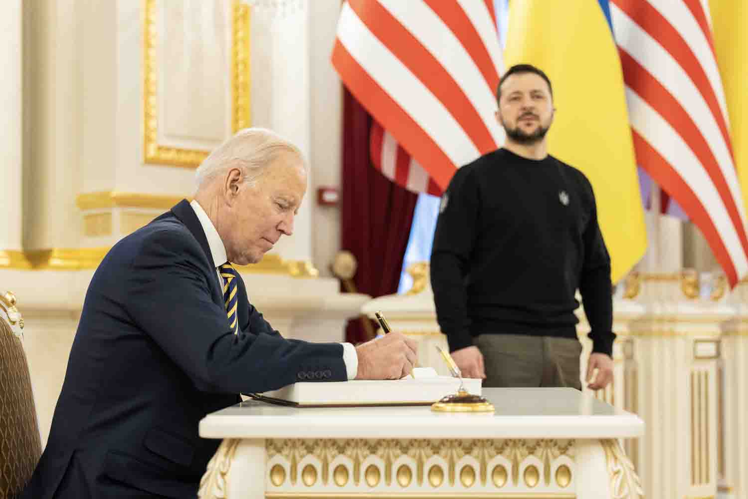 Джо Байден у Києві: перекриті вулиці і повітряна тривога — фоторепортаж