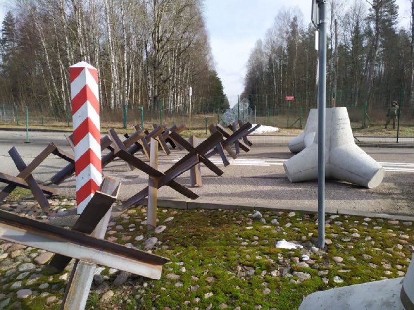 Протитанкові загородження на східному кордоні Польщі (Фото – Twitter Mariusz Błaszczak) Противотанковые заграждения на восточной границе Польши (Фото – Twitter Mariusz Błaszczak)