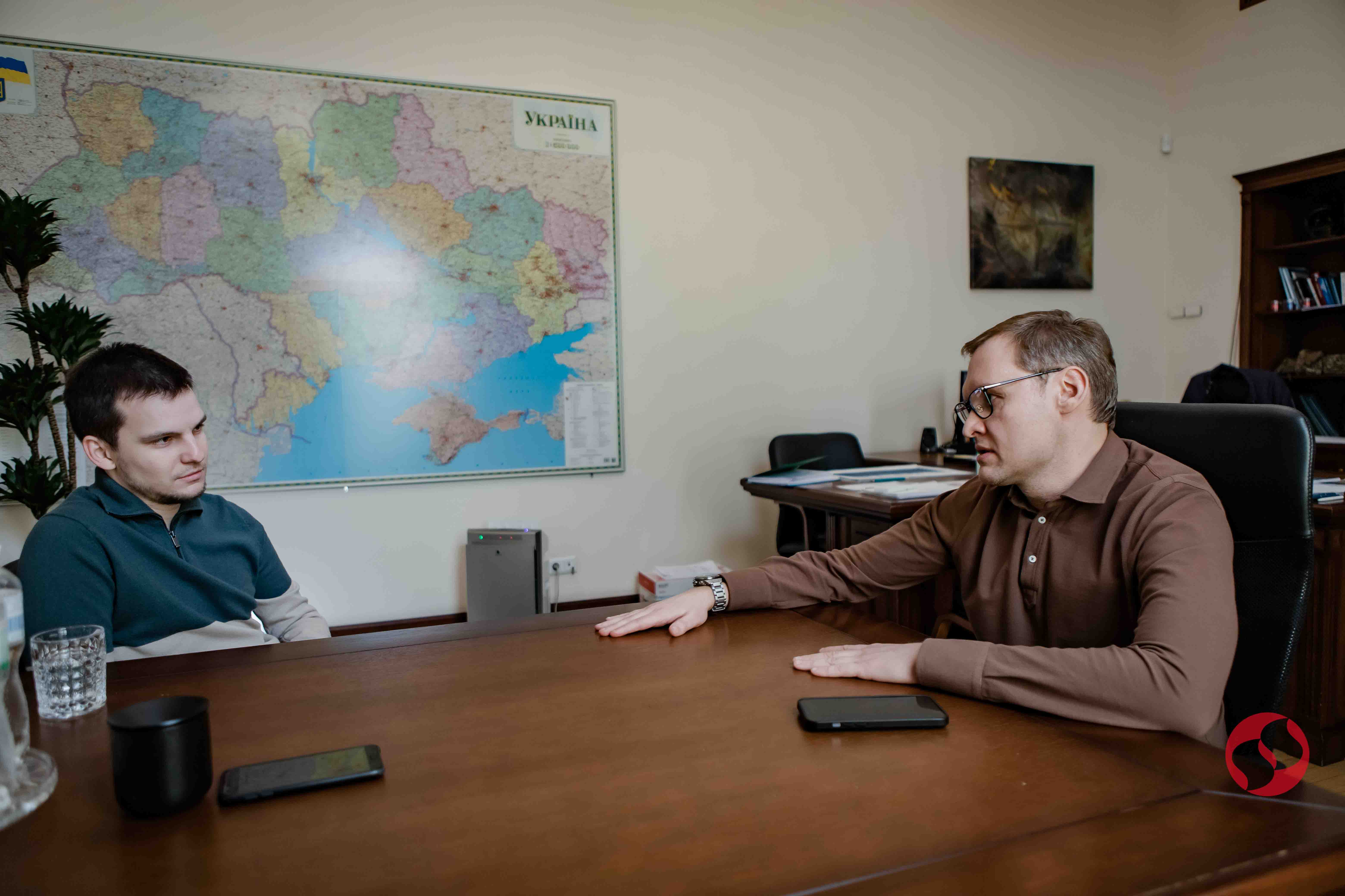 "Я не живу з Татаровим". Як Андрій Смирнов зрікається Портнова та захищає брата