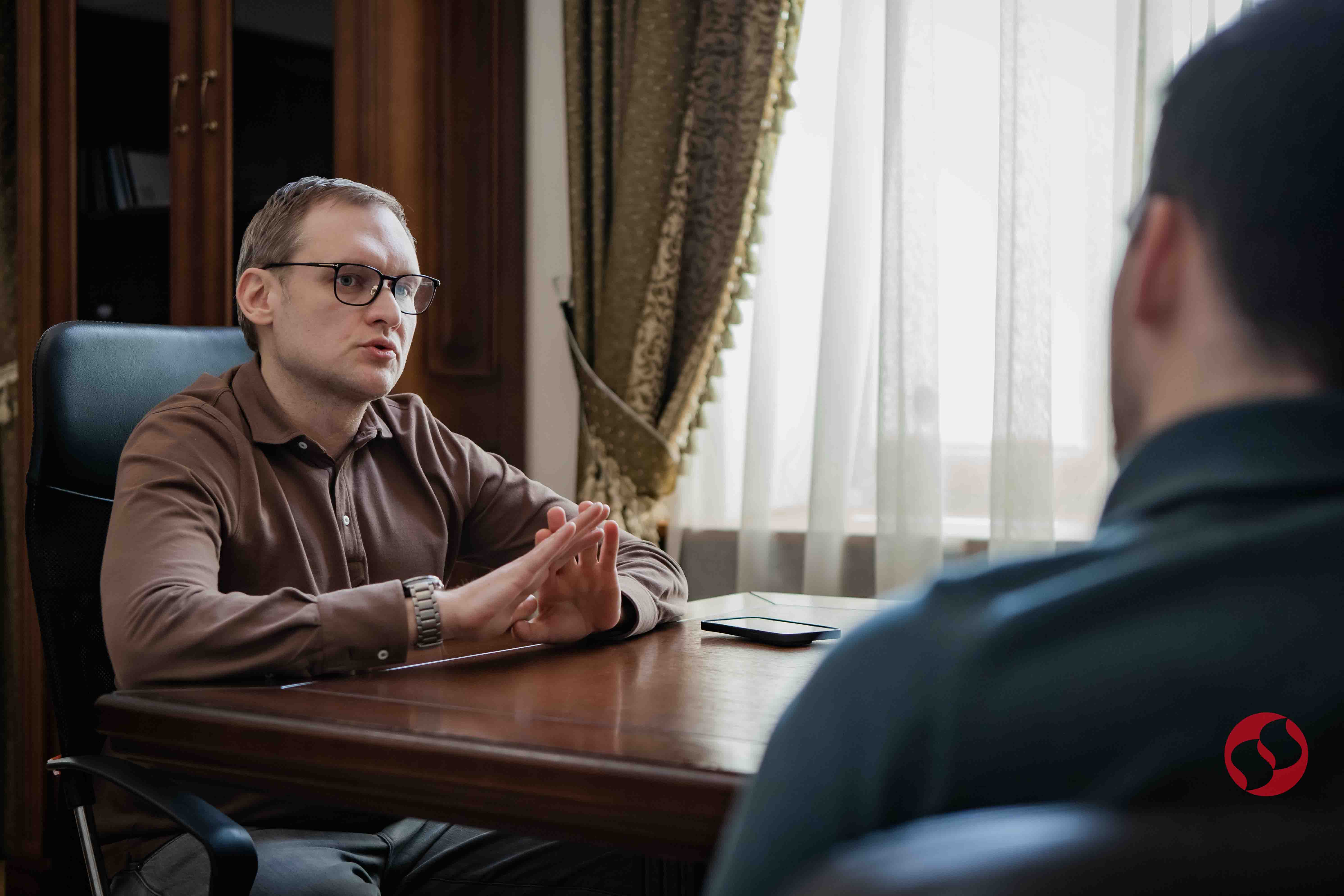 "Я не живу з Татаровим". Як Андрій Смирнов зрікається Портнова та захищає брата
