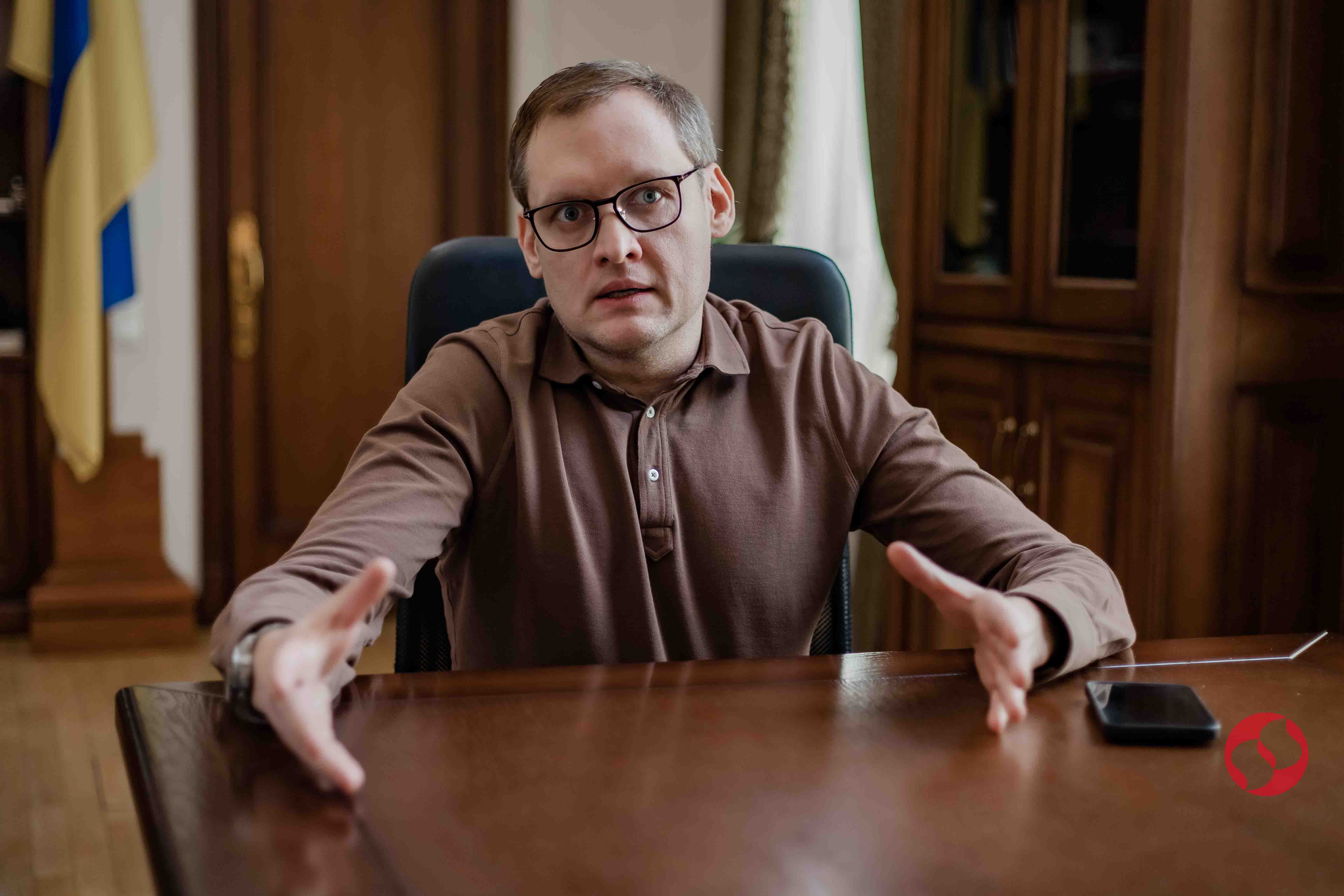 "Я не живу з Татаровим". Як Андрій Смирнов зрікається Портнова та захищає брата