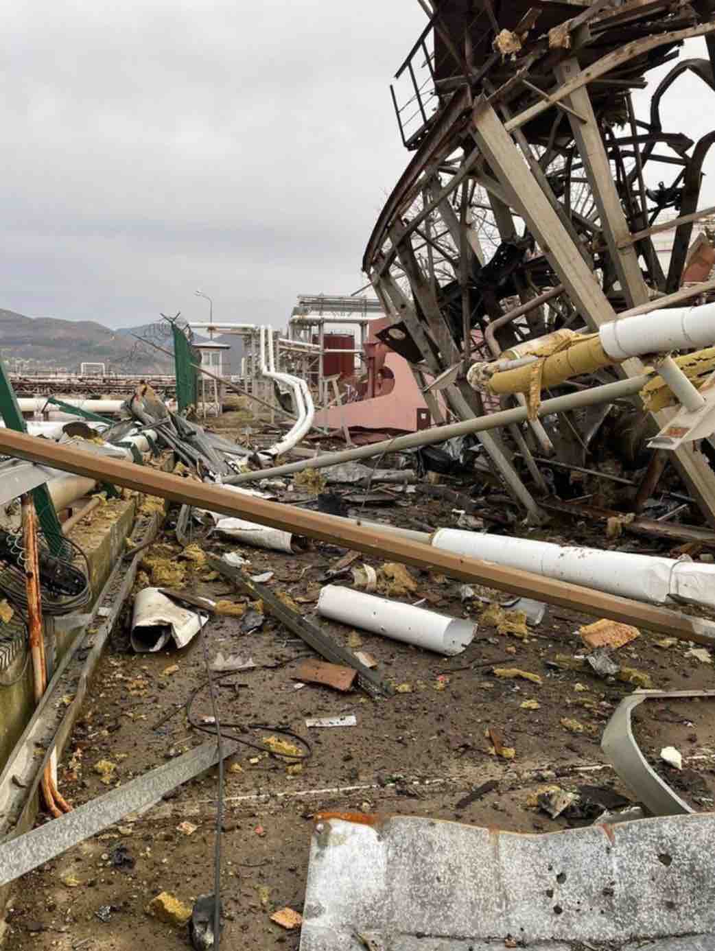 Появились фото разрушений на нефтебазе в Туапсе, которую атаковали беспилотники