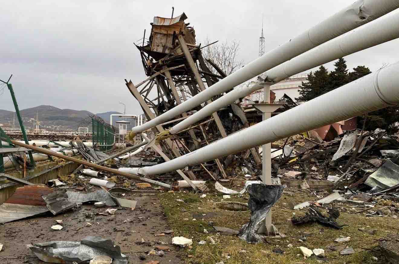 У Краснодарському краї РФ горіла нафтобаза. РосЗМІ повідомляють про атаку безпілотників – відео