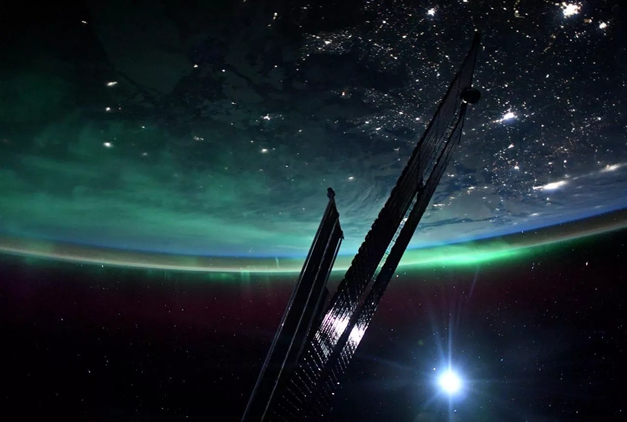 Астронавт сфотографировал полярное сияние над Землей с орбиты