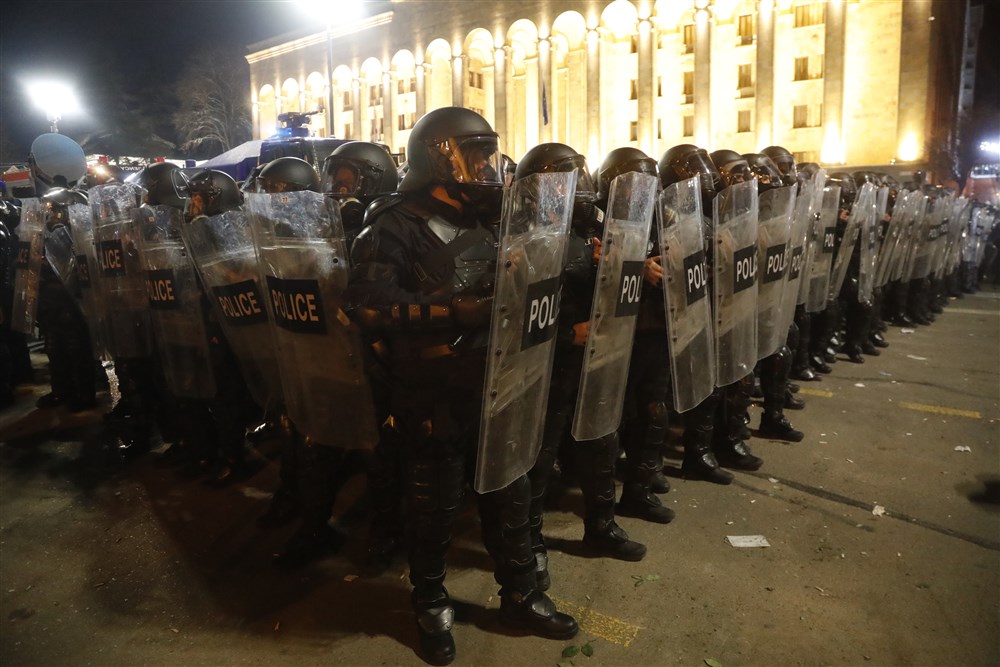 Протесты в Тбилиси, 8 марта (фото: EPA) "Нет российским канонам". В Грузии массовые протесты с водометами: что происходит – фото