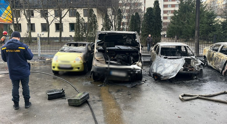 Фото: facebook.com/UA.KyivPolice Полиция показала последствия российского ракетного удара по Киеву – фото