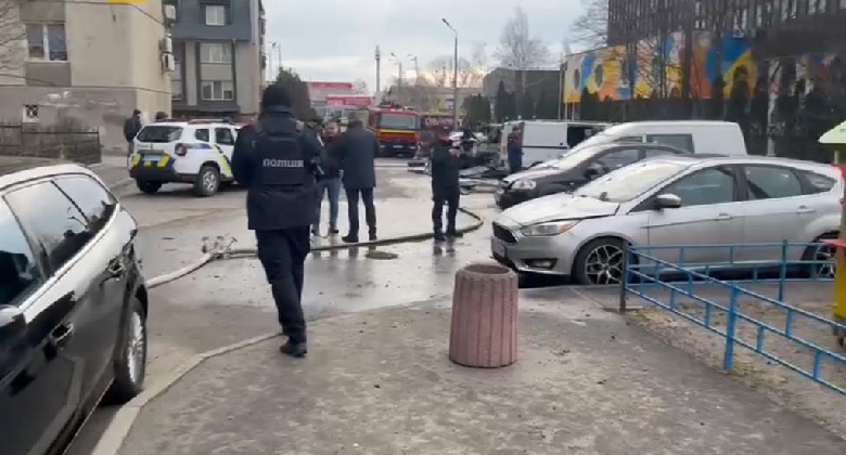 Полиция показала последствия российского ракетного удара по Киеву – фото