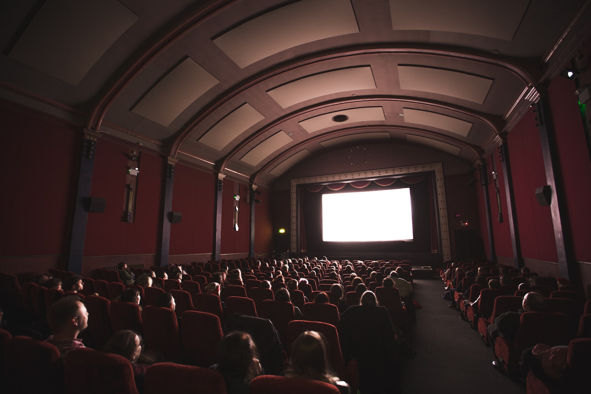 Нове життя кінотеатру “Київ”, лекції та вистави. У КМДА пояснюють, як зміняться столичні кінотеатри