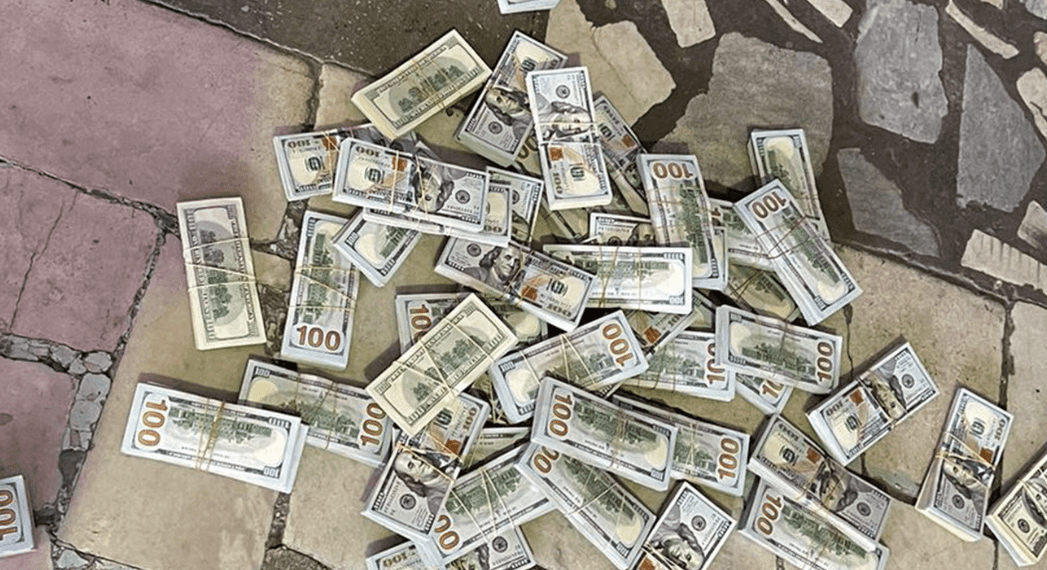 Везли деньги чемоданами: СБУ разоблачила канал контрабанды наличных — фото