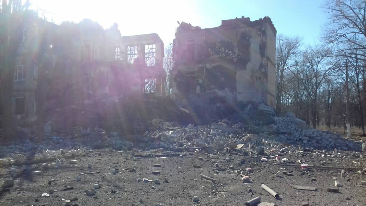 Фото: t.me/ermaka2022 Оккупанты обстреляли ракетами школу в Авдеевке: погибла местная жительница
