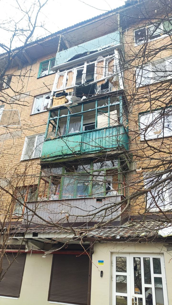 Фото: t.me/pavlokyrylenko_donoda У Костянтинівці окупанти обстріляли магазин "Дитячий світ" — відео обстрілу