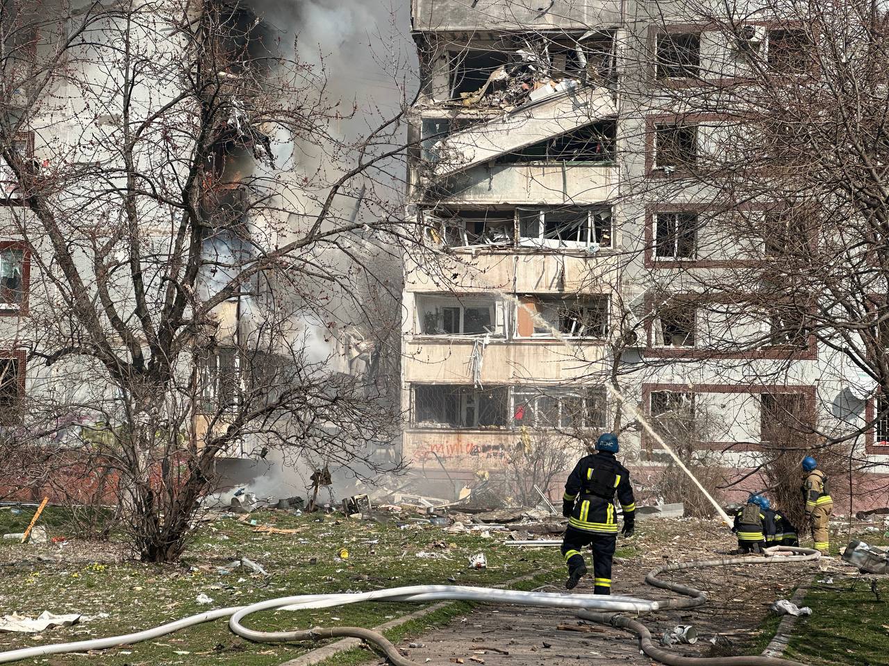 Фото: t.me/kurtievofficial Появилось видео момента ракетного удара россиян по многоэтажке в Запорожье