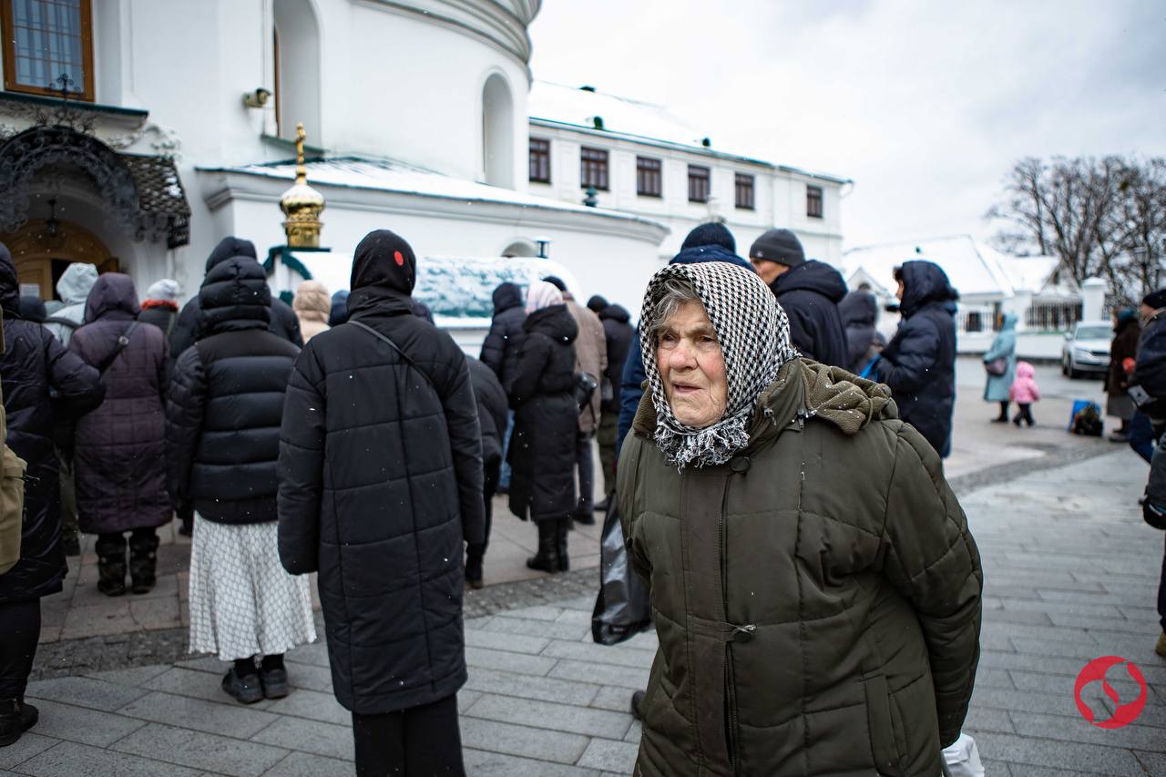 "Ми тут назавжди". Як пройшов (не) останній день УПЦ МП в Києво-Печерській лаврі