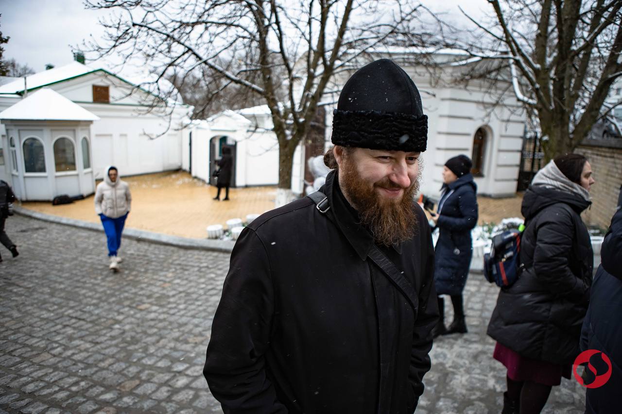 "Ми тут назавжди". Як пройшов (не) останній день УПЦ МП в Києво-Печерській лаврі
