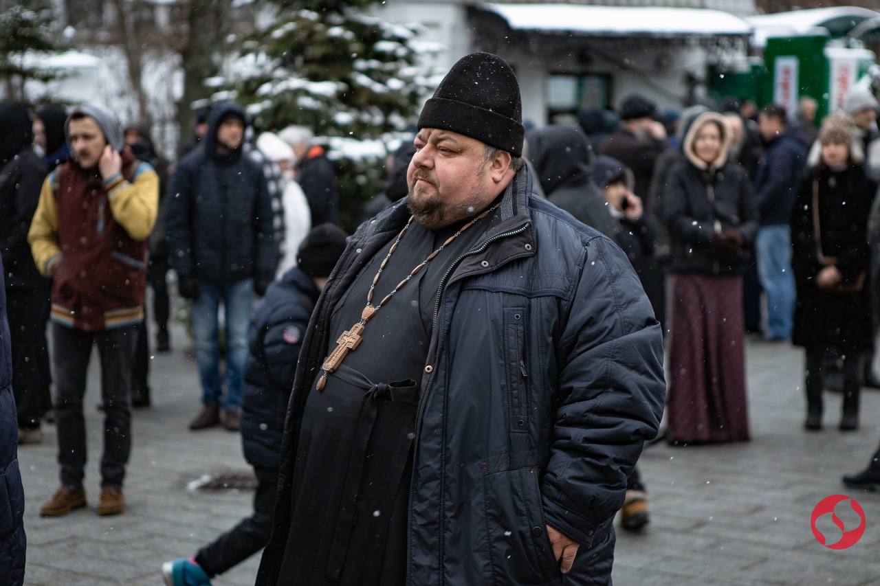 "Ми тут назавжди". Як пройшов (не) останній день УПЦ МП в Києво-Печерській лаврі