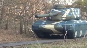 Сын производителя фальшивых целей для армии России надувает танки для Украины и НАТО