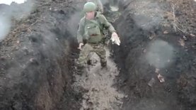 "Командир-внедорожник". Воины показали окопы сейчас: выше щиколотки вода и грязь – видео - новости Украины, Политика