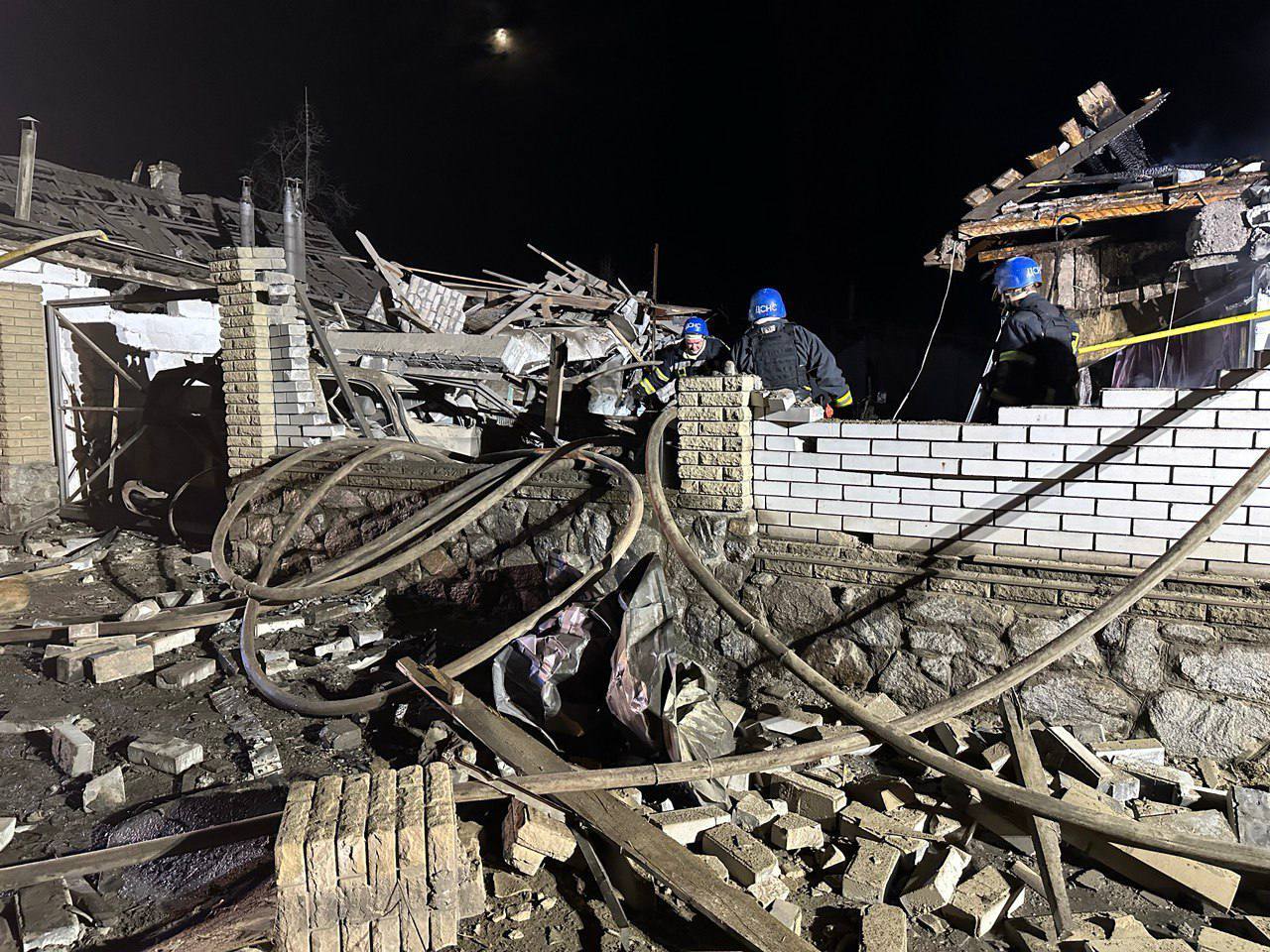Фото: мерія Запоріжжя Росія вночі вдарила ракетами по Запоріжжю: є жертви – фото руйнувань