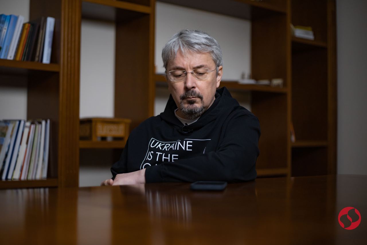 Олександр Ткаченко (фото: Валентина Поліщук/LIGA.net) Десятки мільйонів в Лаврі, джинса в марафоні та Дубінський на 1+1. Розмова з Олександром Ткаченком