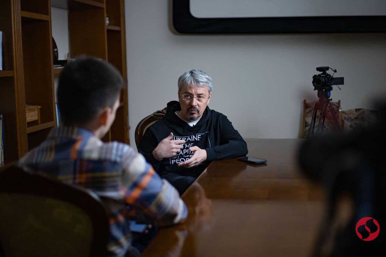 Олександр Ткаченко (фото: Валентина Поліщук/LIGA.net) Десятки мільйонів в Лаврі, джинса в марафоні та Дубінський на 1+1. Розмова з Олександром Ткаченком