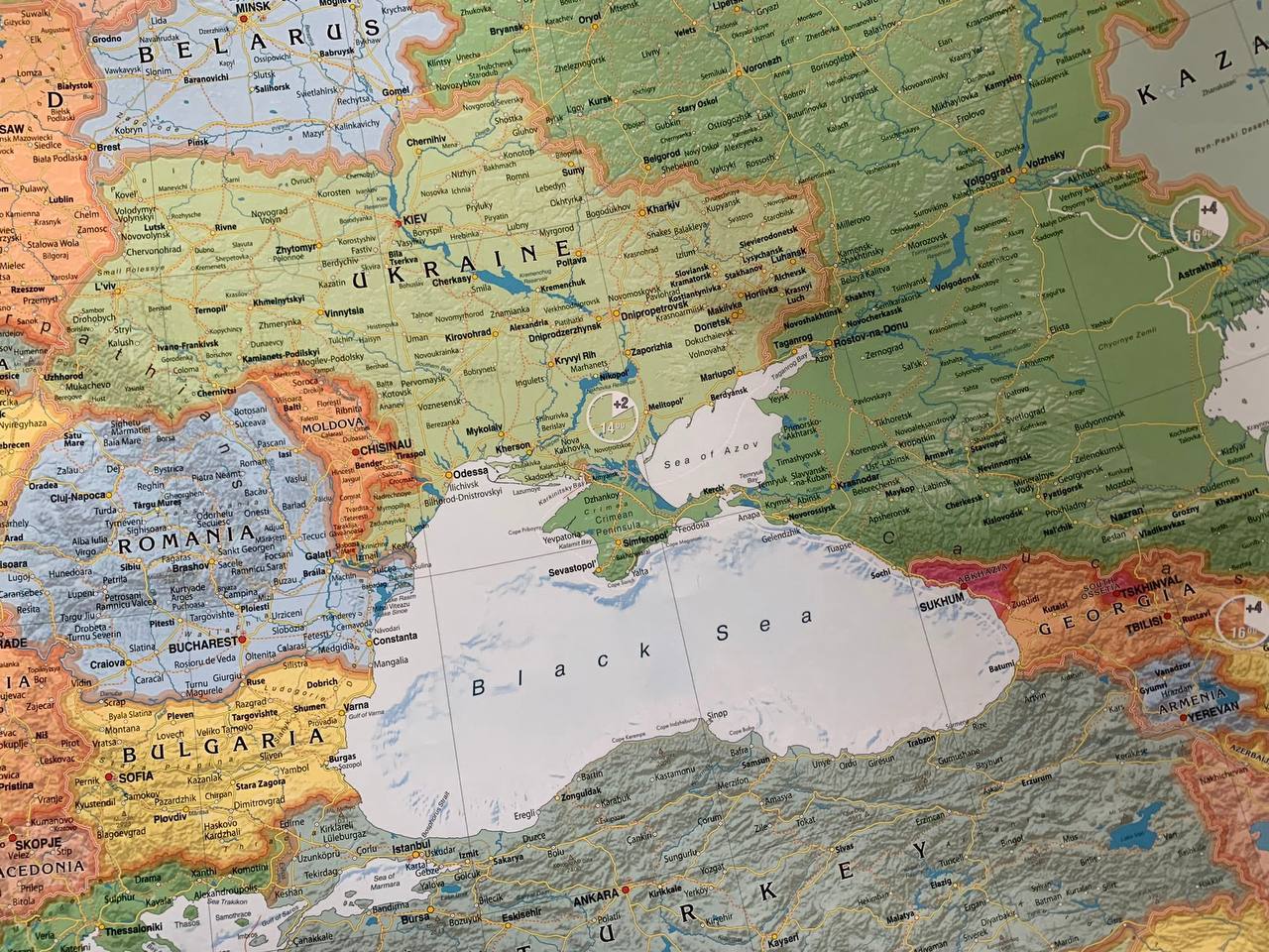Як українець знайшов в Європі десятки карт з "російським" Кримом. Та готує позови на мільйони