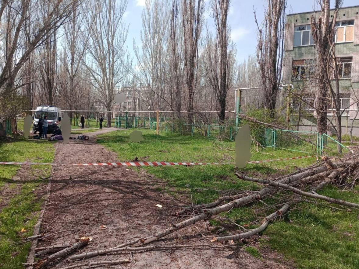Фото – Херсонская ОВА Россияне снова атаковали Херсон артиллерией: убили двух женщин – фото