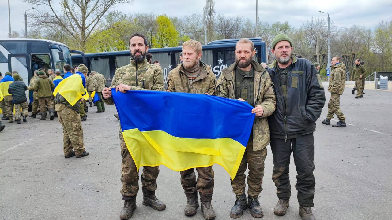 Фото: Telegram Андрія Єрмака Великий Великодній обмін полоненими. Додому повернулися 130 українців – фото