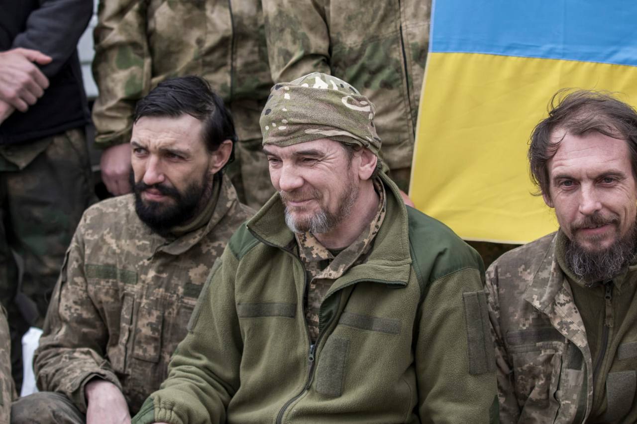Фото: Telegram Андрія Єрмака Великий Великодній обмін полоненими. Додому повернулися 130 українців – фото
