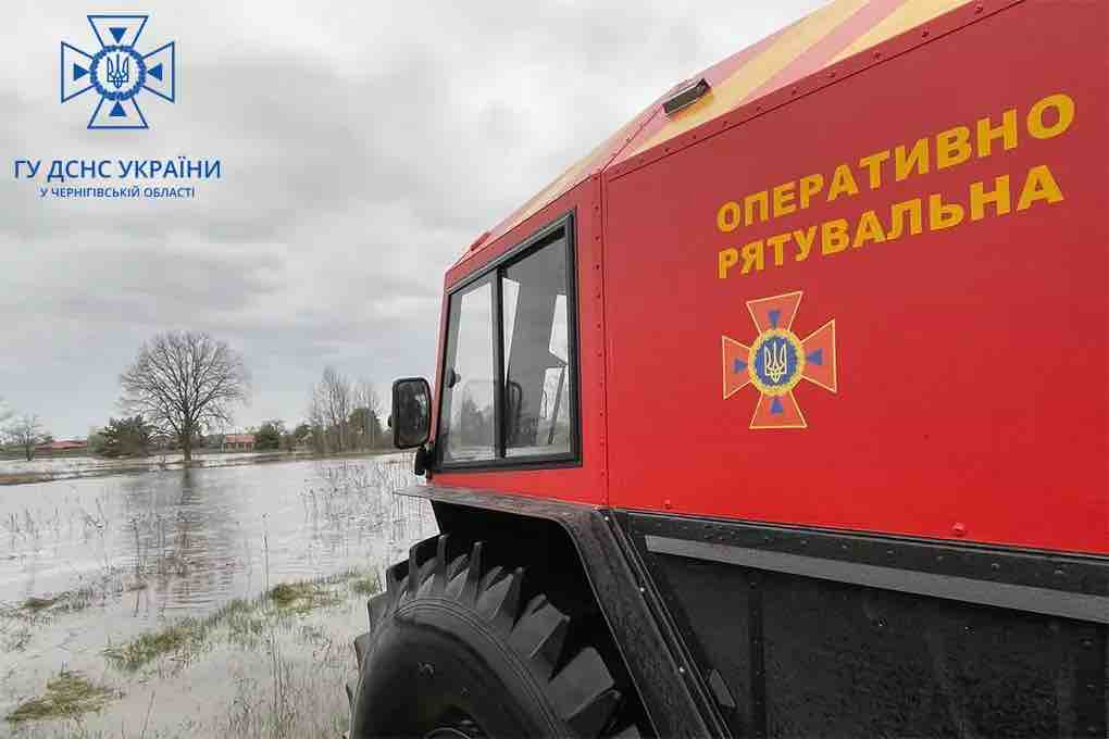 Фото: ГСЧС В зону подтопления попали 6 областей, самая плохая ситуация в Черниговской: фото, видео