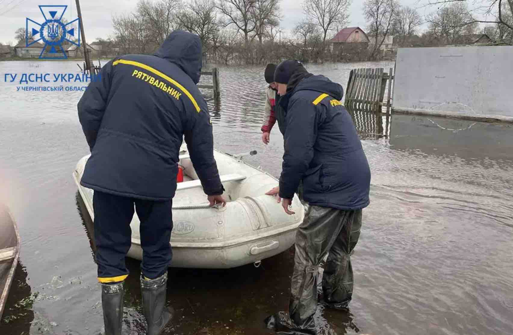 Фото: ГСЧС В зону подтопления попали 6 областей, самая плохая ситуация в Черниговской: фото, видео