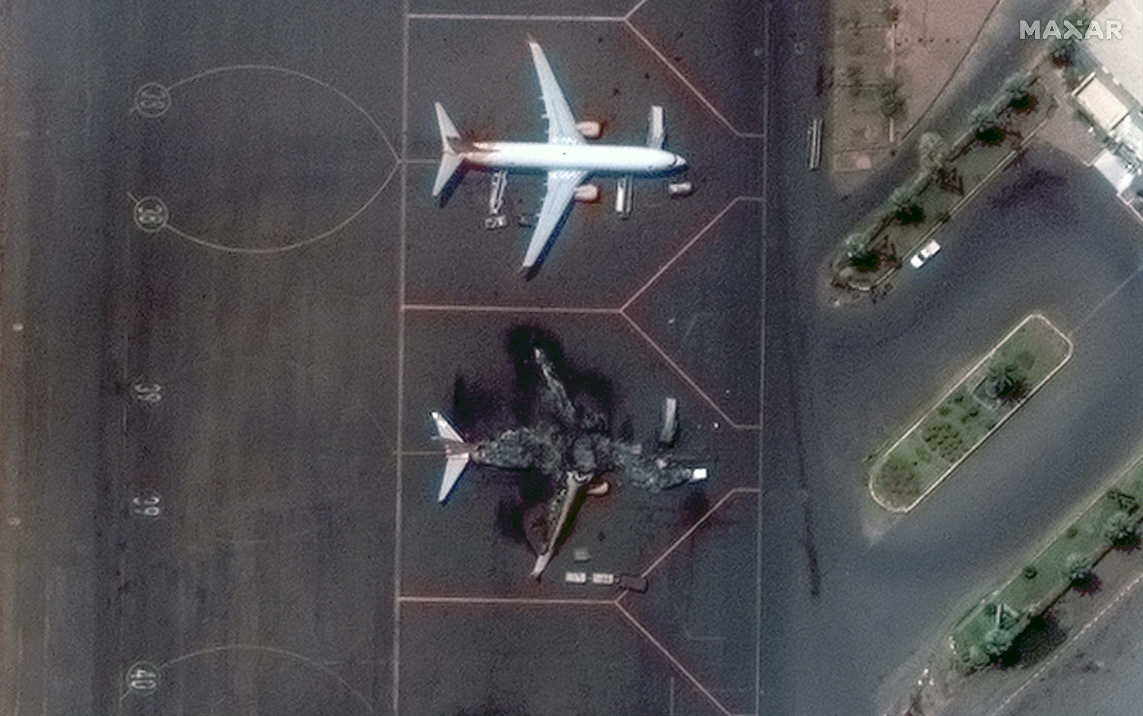 Судан. Появились спутниковые фото аэропорта, где горели самолеты, в том числе украинский