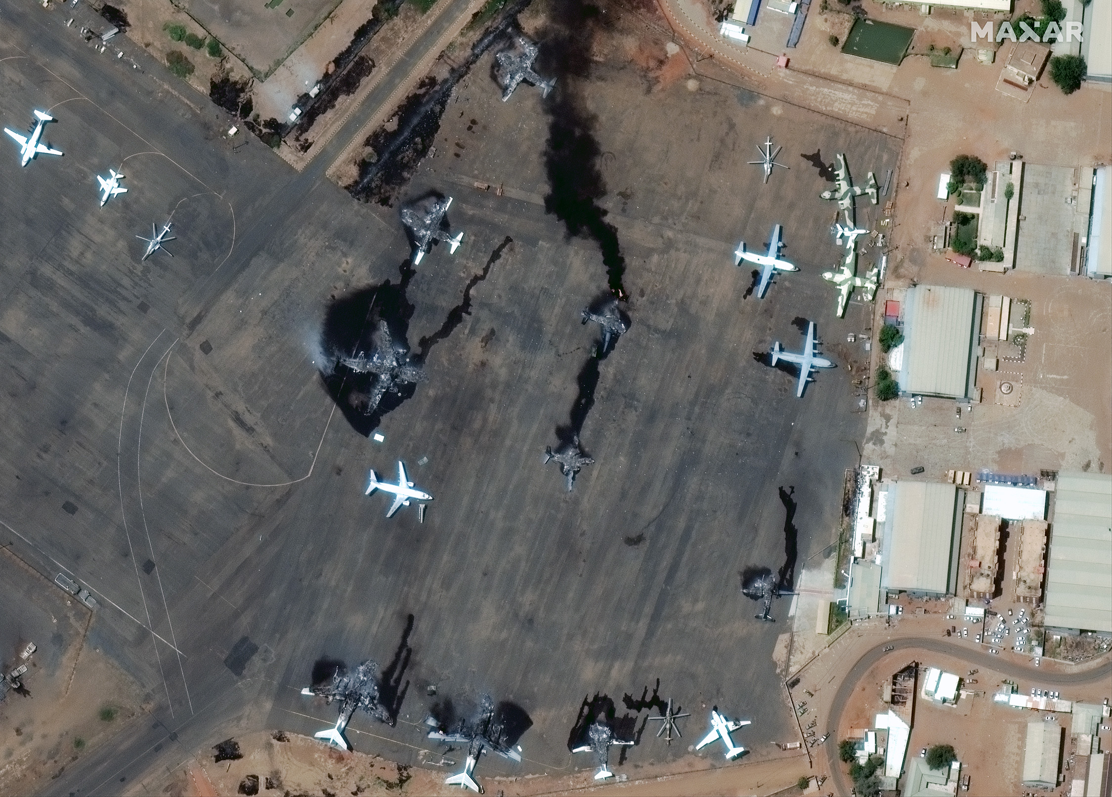 Судан. З'явилися супутникові фото аеропорту, де горіли літаки, зокрема український