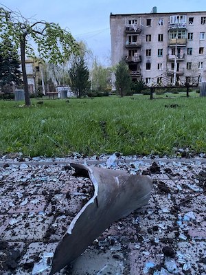 Росія вночі впродовж двох годин обстрілювала Слов’янськ ракетами і дронами: фото, відео