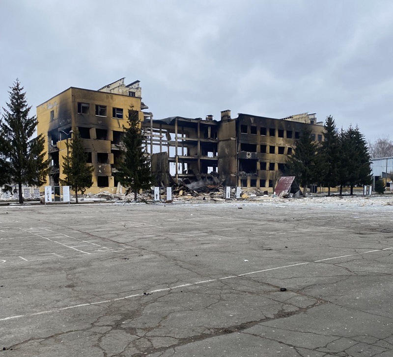 "На нашу часть сбросили полутонные бомбы ФАБ-500". История Героя Украины Дениса Дикого