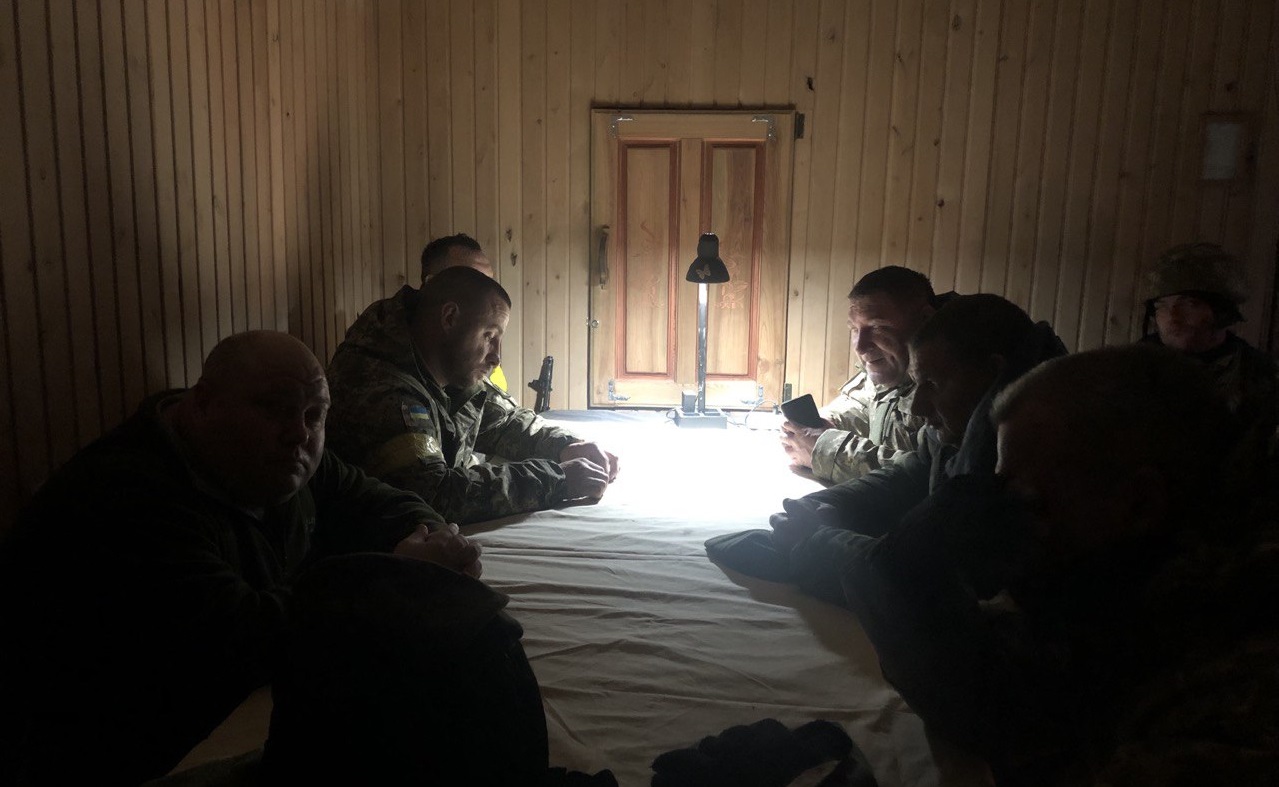 "На нашу часть сбросили полутонные бомбы ФАБ-500". История Героя Украины Дениса Дикого