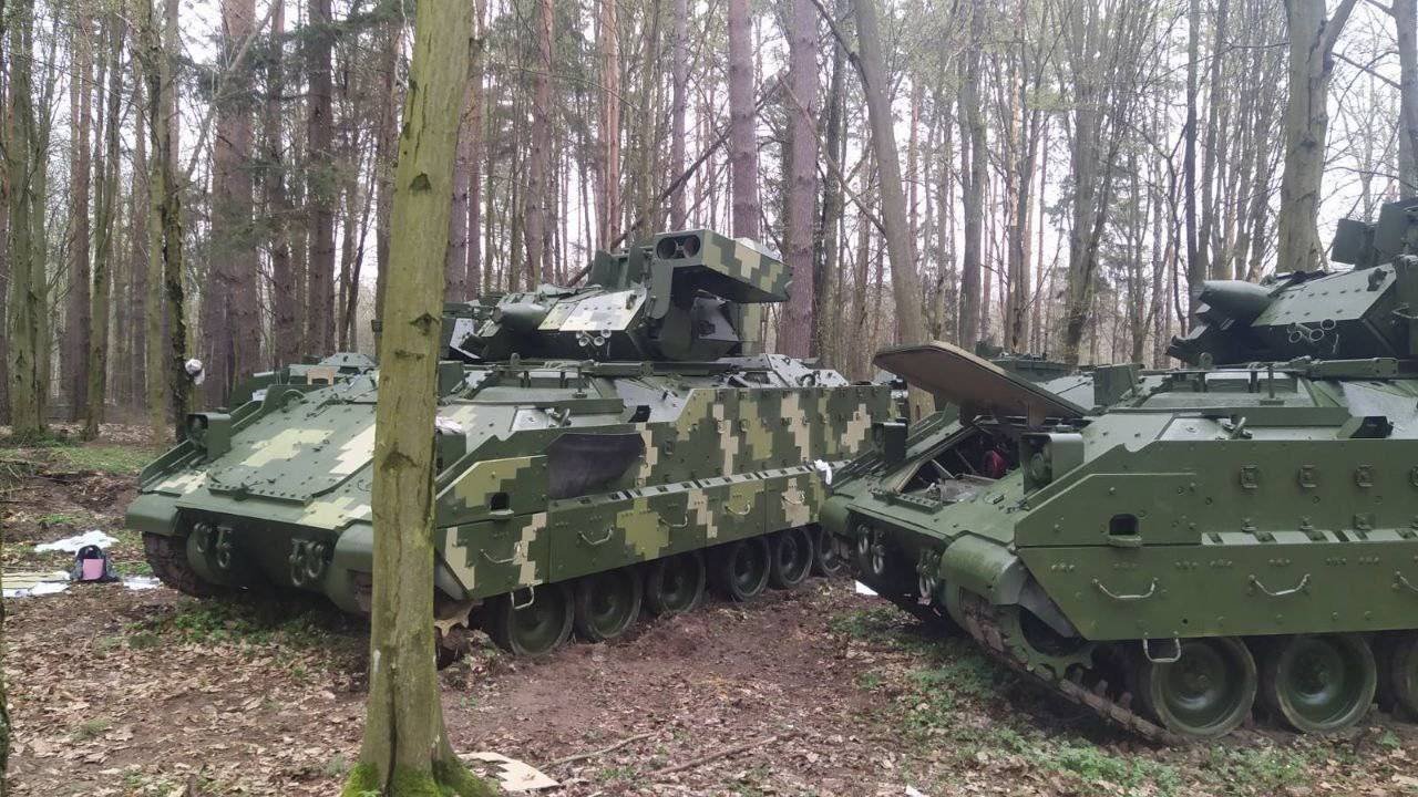 Фото – Twitter Минобороны В Пентагоне подтвердили: часть БМП Bradley от США уже в Украине