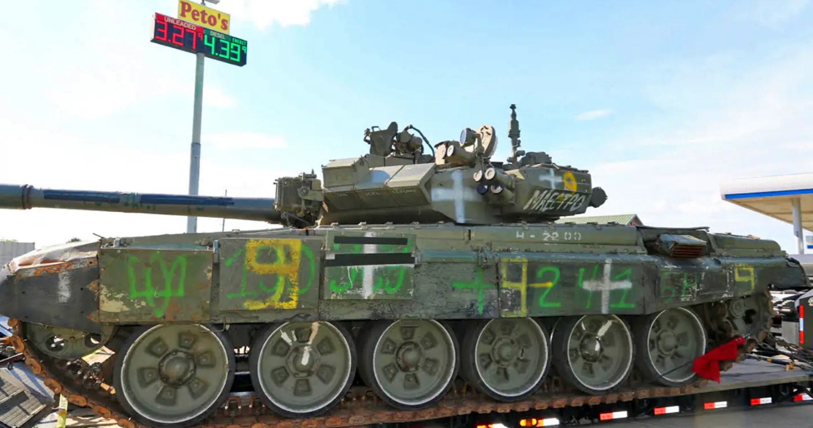 Російський танк на автостоянці в США (Фото – John Phelps / The War Zone)