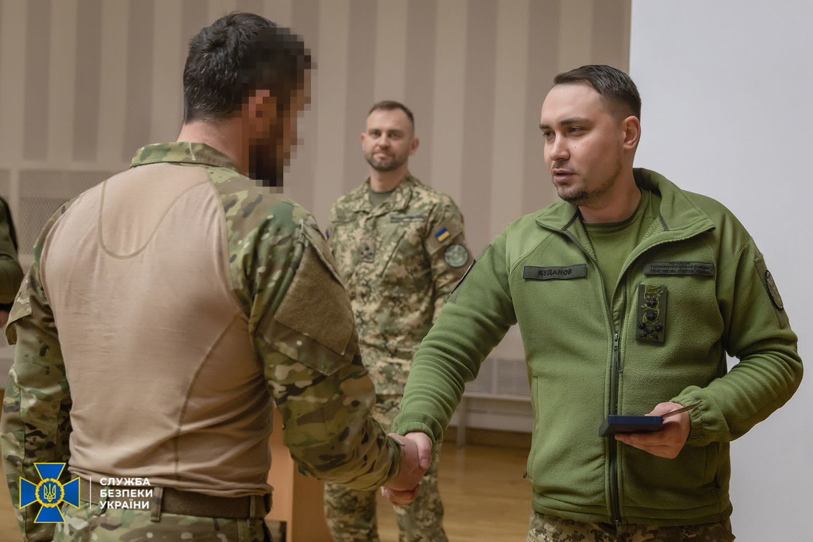 Фото: СБУ Буданов вручив нагороди спецпризначенцям СБУ за участь у визволенні острова Зміїний – фото
