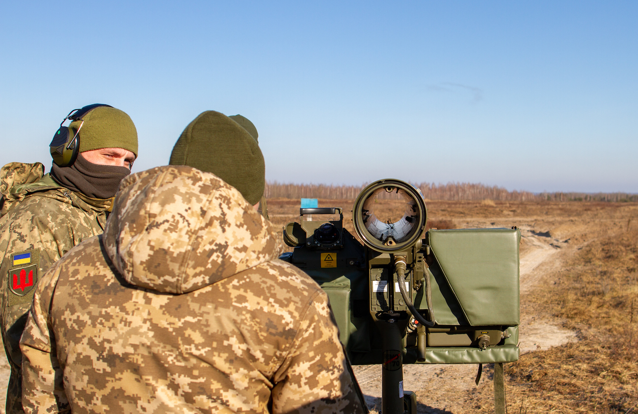 Украина получила шведские ЗРК RBS 70 и радиолокационную станцию к ним – фото
