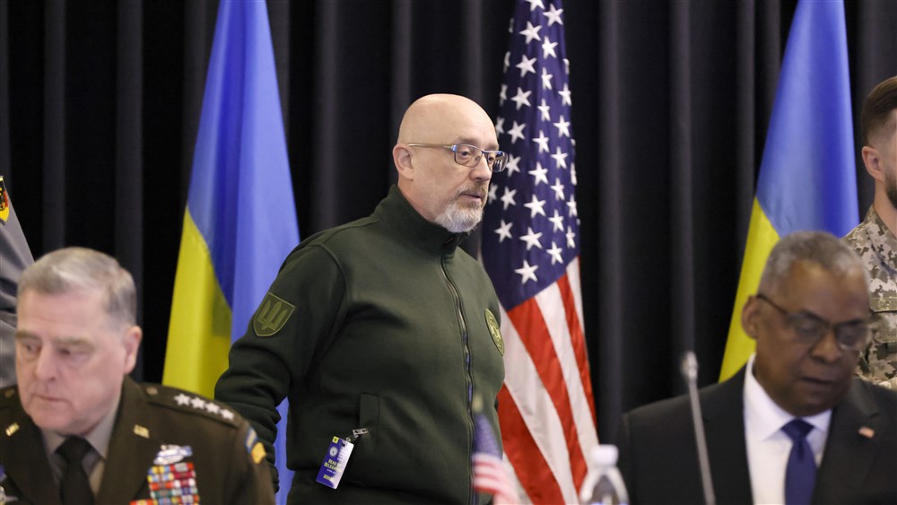 Міллі, Резніков та Остін (фото – Рональд Віттек/EPA)